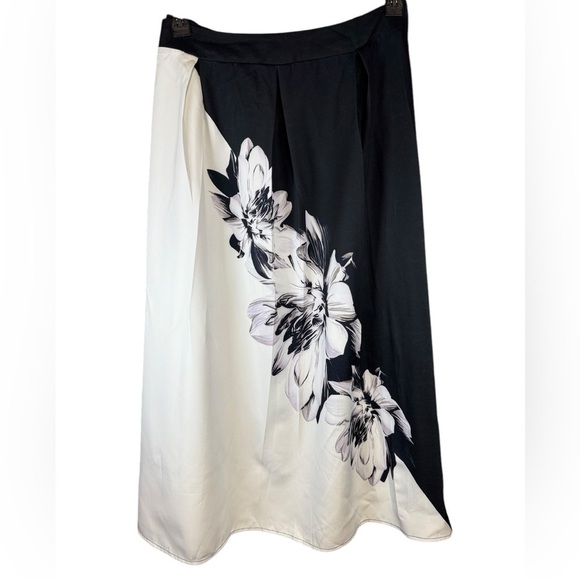 Shein beautiful plus size long skirt with floral designs size 2xl‎ - Picture 2 of 8